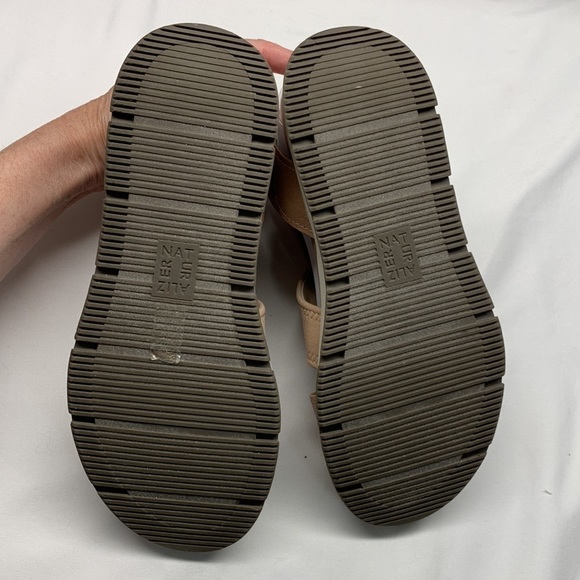 Naturalizer Layla Criss Cross Low Wedge Leather Sandals Size 9.5 Beige - Picture 6 of 10